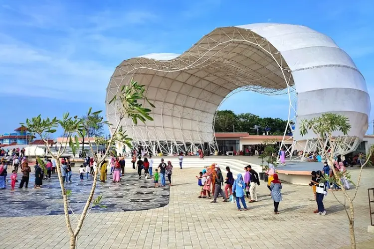 Menjelajahi Keindahan dunia : 5 Wisata di Kesesi Pekalongan